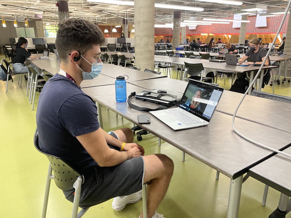 McMasterU's tweet image. Spotted in ⁦@maclibraries⁩: Dean MacDonald from ⁦@McMasterScience⁩ welcomes students in Science 1A03  #BackToMac