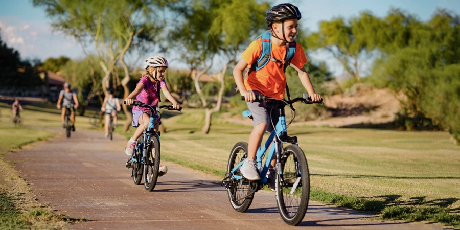 Do your kids bike to school? 🚲 Make sure they get to their destination safely with these tips: #BacktoSchool #SavingLives
canadasafetycouncil.org/what-teach-you…