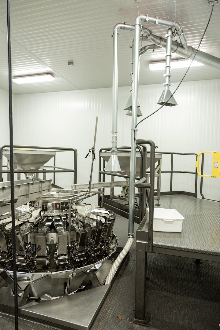 baudererpackage's tweet image. Who is she? ❓ ❓ She&apos;s a 24 head scale ready to get to work. #copacker #foodpackaging