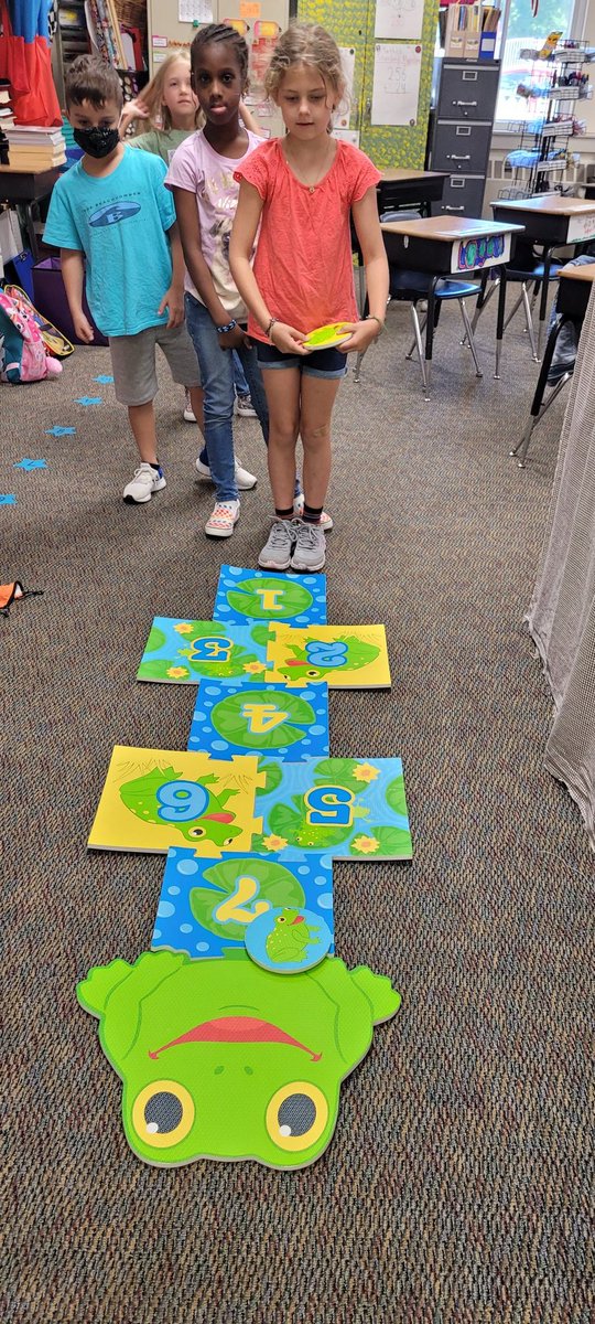 MT_Gr2's tweet image. 4 Corners math stations to work on math fluency.  #mathinfocus