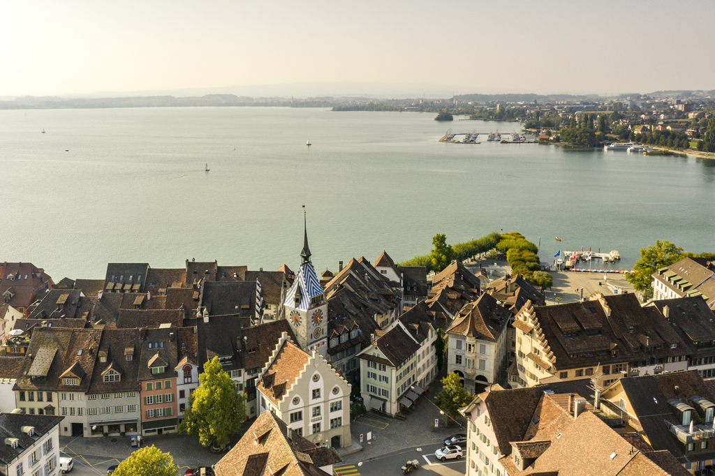 MySwitzerland_e's tweet photo. #ExcursionTip: Zug @ilovezug, the city with the most beautiful sunsets in Switzerland – wouldn’t you agree? 🌅 But also the perfect place for a stroll through the old town and by the lake shore: https://t.co/D965KFK7GX
#SwissCities https://t.co/TgpLRFAmQU