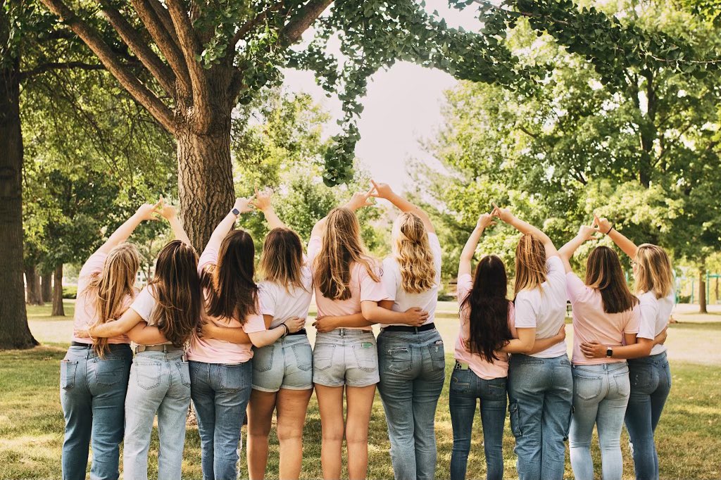 IowaDeltaZeta's tweet photo. doing this sweet thing called sisterhood https://t.co/an1ahH8rw3