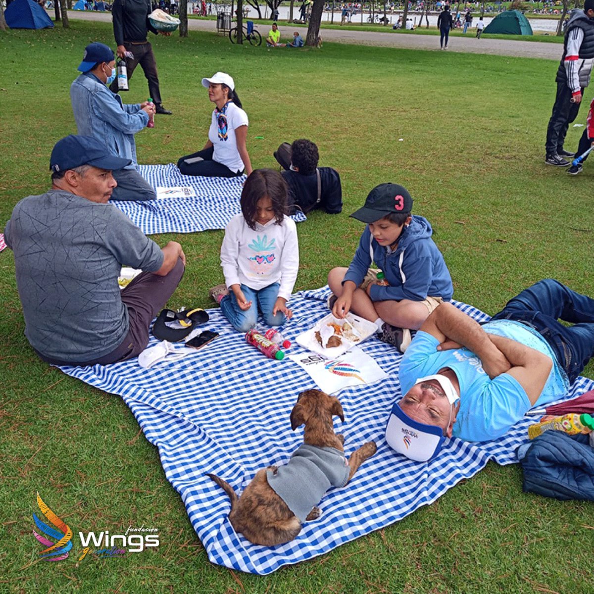 WingsGeneration's tweet photo. 💫 Un día de compartir y salir de la rutina, la fundación Wings Generation crea espacios de interacción y convivencia desde los mas pequeños a los mas grandes, día de juego, almuerzo e interacción, agradecemos a @wingsmobileofic por hacer de esto una realidad.🌤️🪁⛹🏻‍♀️ https://t.co/19cpovRUD1