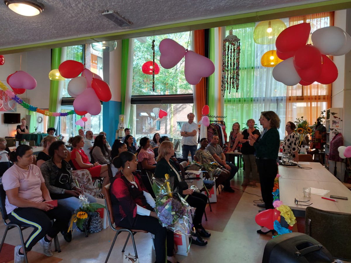 Wat een feest 🎉: deze week hebben 35 mensen hun diploma gehaald via het #wijkleerbedrijf! Vaak een moeilijke weg, maar nu op weg naar een baan! <a href="/GemeenteHsum/">Gemeente Hilversum</a> <a href="/RegioGV/">Regio Gooi en Vechtstreek</a> <a href="/CalibrisAdvies/">CalibrisAdvies</a> <a href="/MBOHilversum/">MBOCollegeHilversum</a>