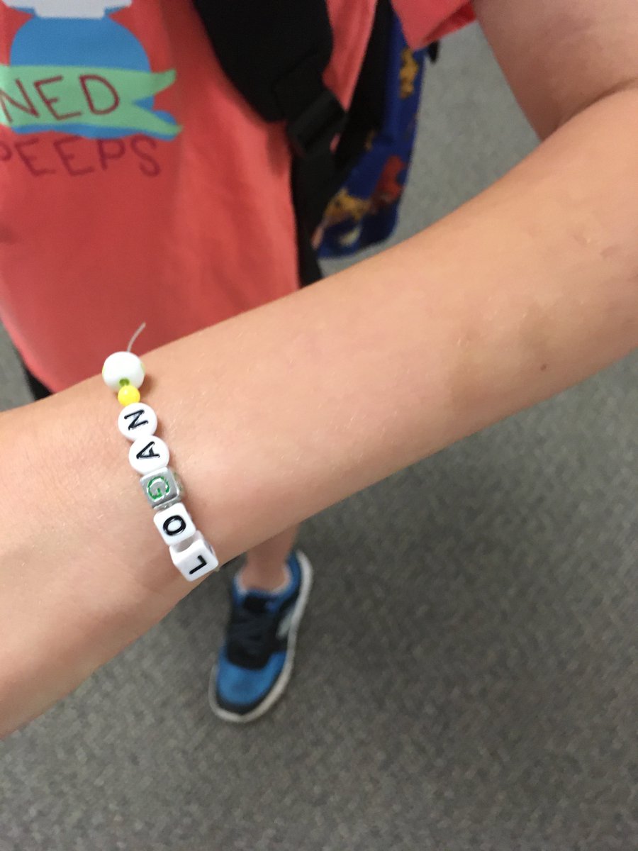 How do you enjoy a long weekend? You make connections with your friend by making a bracelet! Connection and action at work! <a href="/MasonIBPYP/">Mason Ibpyp</a> #storyofmason <a href="/stephbville/">Stephanie Beasley</a> <a href="/Cotton1st/">Abigail Cotton</a>