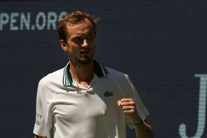 Daniil Medvedev beats Botic Zandschulp to enter US OPEN semis. Twitter: @josemorgado.