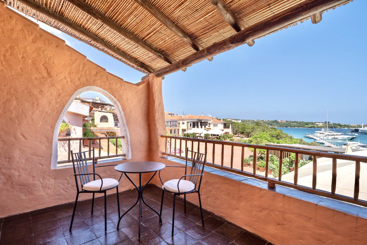 The unique architecture and magic corners of Porto Cervo Village.
The sophisticated local atmosphere of the Cervo hotel will make your stay a memorable and enchanting genuine experience.