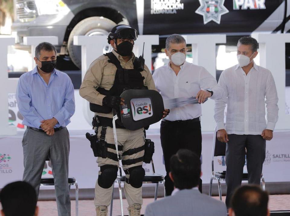ednadavalos12's tweet photo. Con mucho gusto asistí al evento “Más Seguridad, Más Coahuila” donde nuestro Gobernador @mrikelme hizo entrega de patrullas nuevas a los policías de Coahuila. ¡Más inversión para la tranquilidad de los ciudadanos!
#TrabajandoPorTi
#D12 https://t.co/YVkrVJpuVR