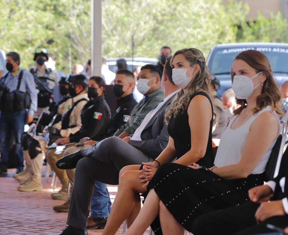 ednadavalos12's tweet photo. Con mucho gusto asistí al evento “Más Seguridad, Más Coahuila” donde nuestro Gobernador @mrikelme hizo entrega de patrullas nuevas a los policías de Coahuila. ¡Más inversión para la tranquilidad de los ciudadanos!
#TrabajandoPorTi
#D12 https://t.co/YVkrVJpuVR