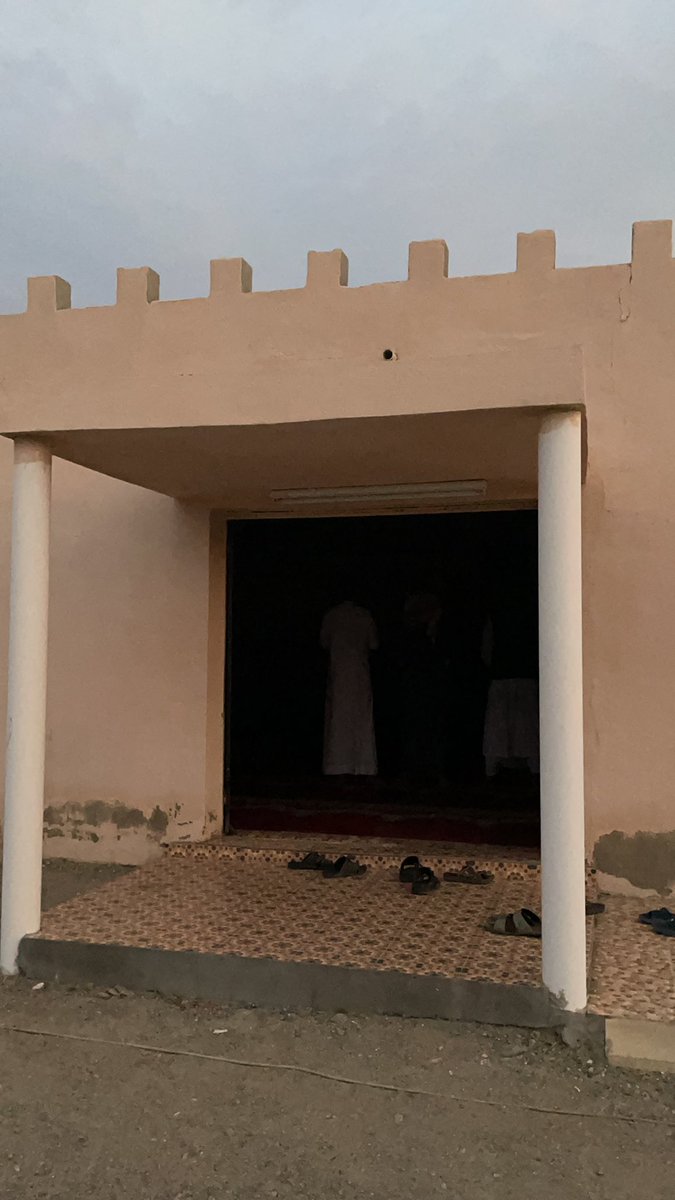 لا بارك الله فيكم <a href="/ALKAHRABA/">السعودية للكهرباء</a> الآف الشكاوي في صناديقكم 
بسبب الانقطاع المتواصل للكهرباء على جميع قرى ومركز #الشبحة ومركز #شثاث وقراها 
ولا حياة لمن تنادي .

الإنقطاع متواصل وقت الأمطار والصواعق
منذ ٢٠ سنه ولم يتجاوب احد فالمشكلة معروفه ولاكن لا يوجد عمل
<a href="/AlkahrabaCare/">العناية بالمشتركين</a> 
@SaudiWERA