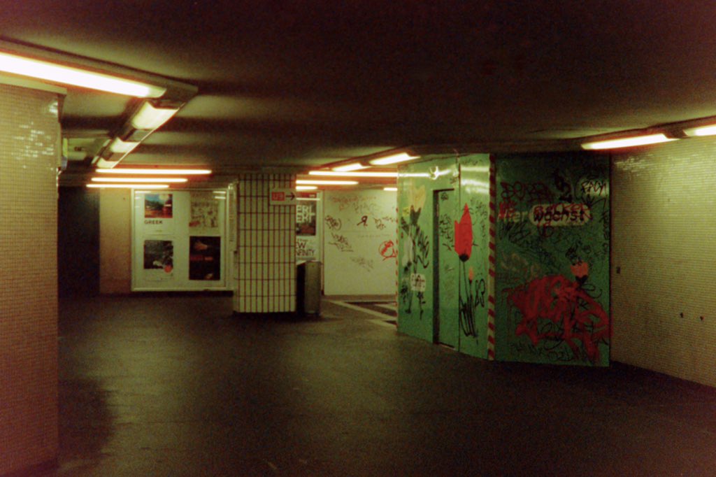 melopacare's tweet photo. The U-Bahn in Berlin.
Shot on Cinestill 800T🎞️ https://t.co/KWBkZOHRe2
