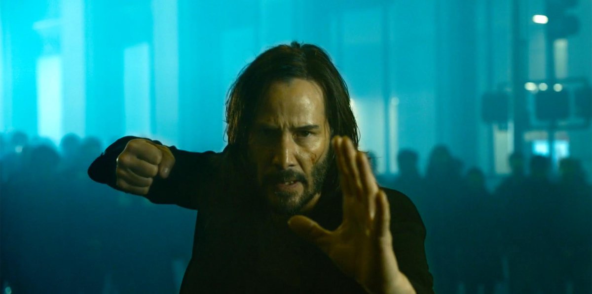 DiscussingFilm's tweet photo. The first look at Keanu Reeves’ Neo in #TheMatrixResurrections

(Source: https://t.co/XNEIjssyZf) https://t.co/2s3eQhdexj