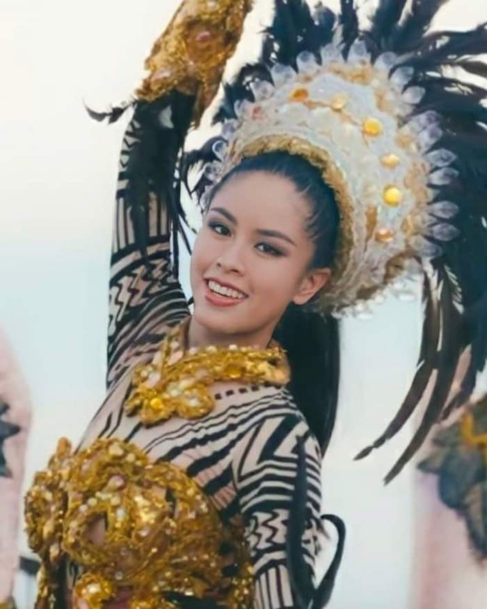 Jjohnvillanueva's tweet photo. LOOK: The Pride of Masbate Kirsten Danielle Delavin wearing a traditional costume in her tourism video ❤️😍

#MissUniversePhilippines2021 https://t.co/2Bncx7XeoR