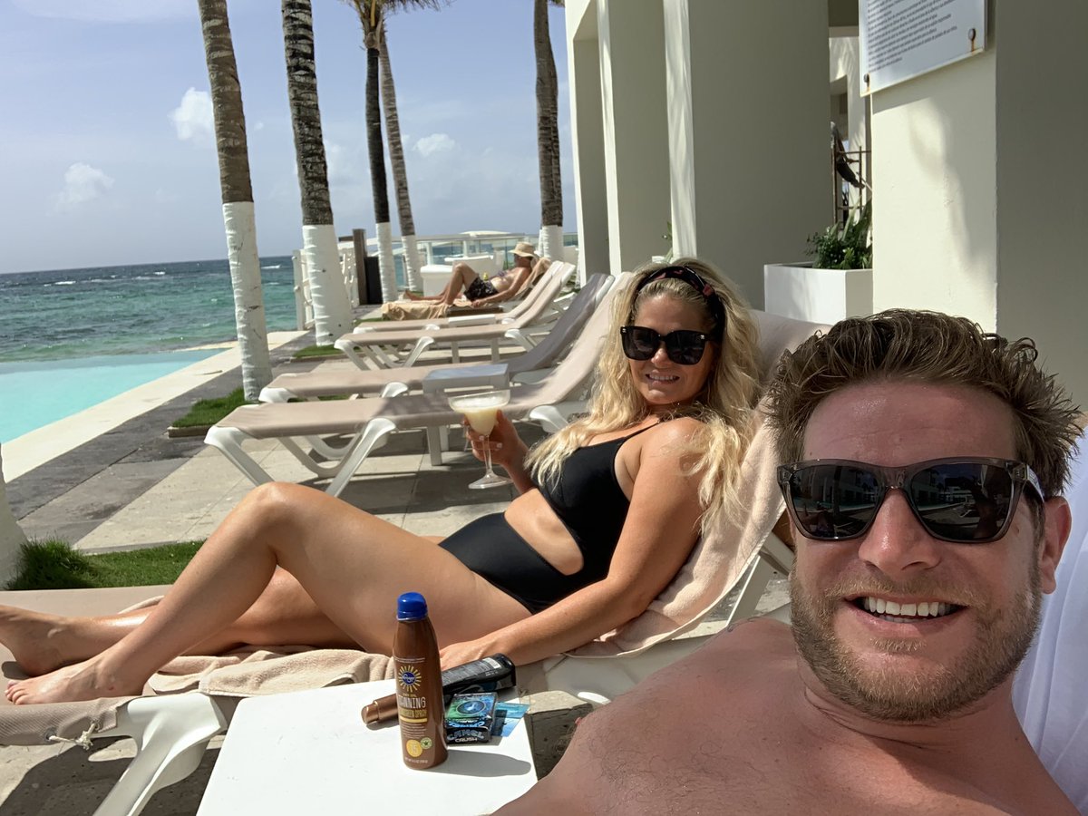 HAWAIIBIO's tweet photo. Poolside drinks &amp; 1pm tee time #RivieraMaya https://t.co/c1D1ZoxtXW