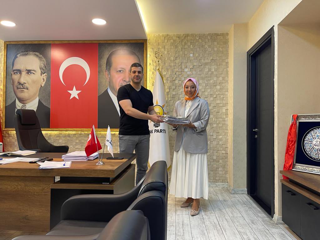 avmustafaozkan's tweet photo. #Seyhan İlçe Kadın Kolları Başkanımız Sayın Başak Korkmaz Çınar' dan kadın kollarımızın yapmış olduğu üyelikleri teslim aldık.

Emeği geçen tüm kadınlarımıza teşekkür ediyorum.

#AdananınKalbiAKParti 
#HerAyHerSandıkta1Üye https://t.co/ICTsjogVwN