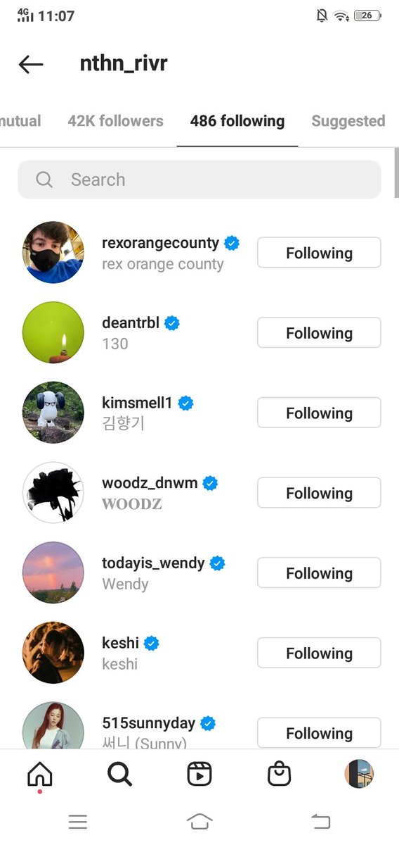 รีล่า คุณนาธานเขาเป็นเพื่อนสนิทพี่ซึงยอน เคยทำเพลงด้วยกันบ่อยประมาณนี้ ละเขามาไลก์รูปน้องวาน ไปส่องมาเขาฟอลน้องด้วย เอ๊ะ หรือว่า