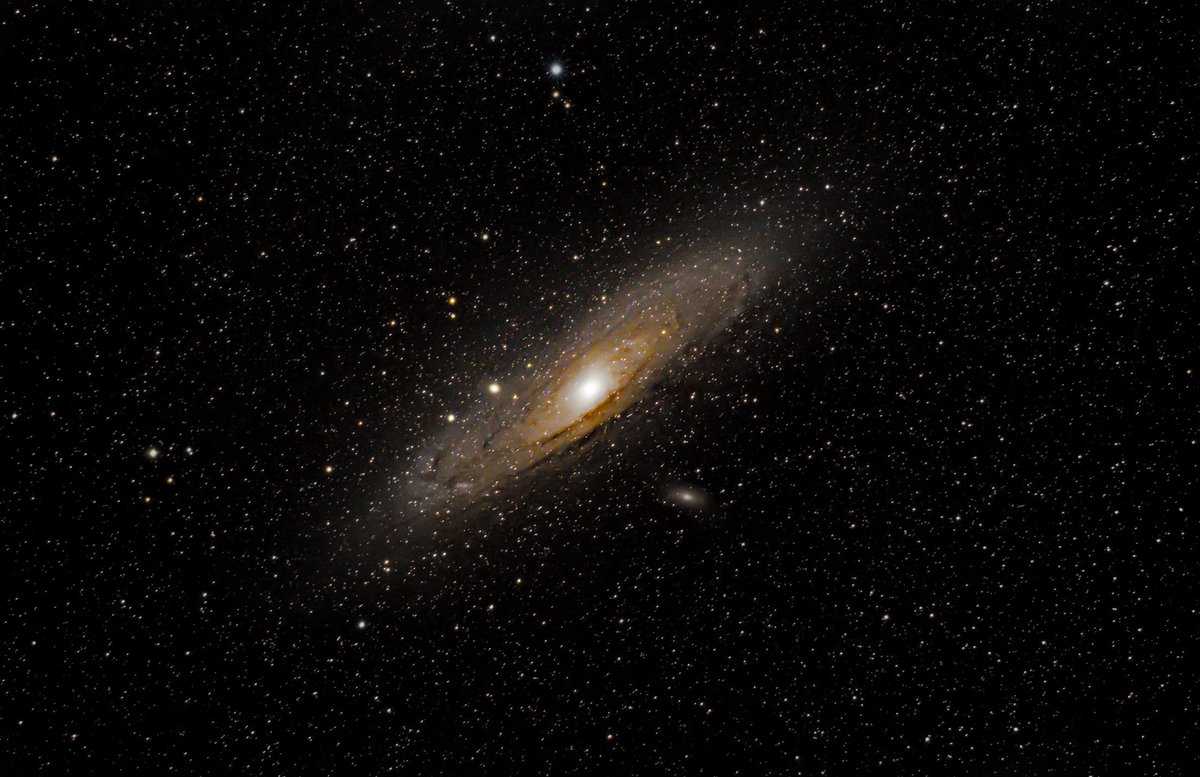 MWHickling's tweet photo. My first go at M31 Andromeda Galaxy. 30mins of exposure time shot from the New Forest.
•Sony a6100 + Sony 70-350mm 
•ISO1600 | f6.3 | 60s
#astrophotogrqphy
#andromedagalaxy #sonyalphasclub #sony70350 #ioptronskyguiderpro #newforest #skyatnight https://t.co/7WZcEIevwo