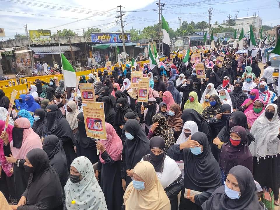 MOHAMED01817998's tweet photo. Condemns the rape and murder of a female police officer named Safia in Delhi
Held today in Trichy, Thanjavur and Kadayanallur on behalf of Tamil Nadu Tawheed Jamaath(TNTJ)
#TNTJProtest
#justiceforsabiya https://t.co/etCxcF4jSw