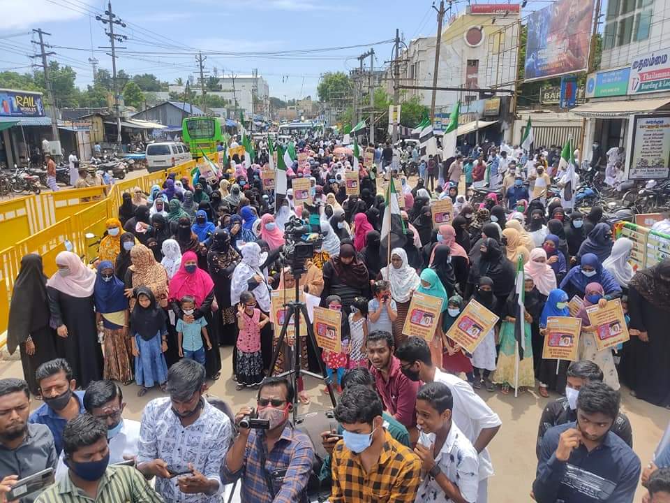 MOHAMED01817998's tweet photo. Condemns the rape and murder of a female police officer named Safia in Delhi
Held today in Trichy, Thanjavur and Kadayanallur on behalf of Tamil Nadu Tawheed Jamaath(TNTJ)
#TNTJProtest
#justiceforsabiya https://t.co/etCxcF4jSw