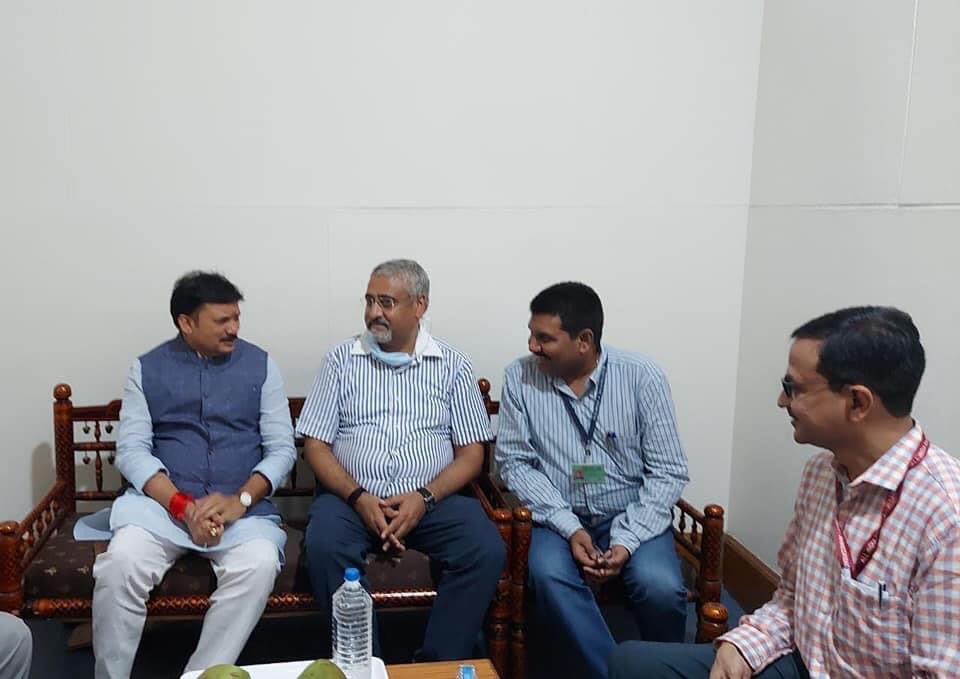 AIR_ahmedabad's tweet photo. 6 सितंबर को केन्द्रीय संचार राज्य मंत्री व खेड़ा सांसद केंद्रीय संचार राज्य मंत्री @devusinh ने आकाशवाणी अहमदाबाद परिसर की मुलाकात की, उन्होंने कुछ मीठी मधुरी स्मृतियाँ ताजा की ….   #communicationministry 
#PrasarBharati @MIB_India 
#MemberOfParliament @Me_Deejay https://t.co/KEUt9lpqqy