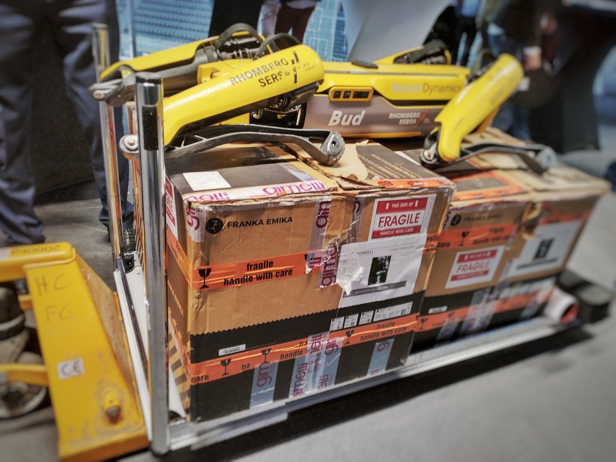 _michelperret's tweet image. unterwegs ... @FRANKAEMIKA @BostonDynamics @GimelliEng #Robotics #roboclette