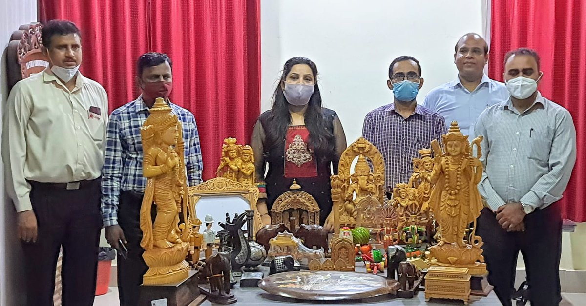 D_Roopa_IPS's tweet photo. From today, we are on Amazon. We were already on Flipkart. We are also on PayTM now. Happy hassle-free,cashfree, online shopping. With love from, "Cauvery"/KSHDCL-- handholding artisans always,all times .@CMofKarnataka .@TexMinIndia https://t.co/2eJLD4UP4R