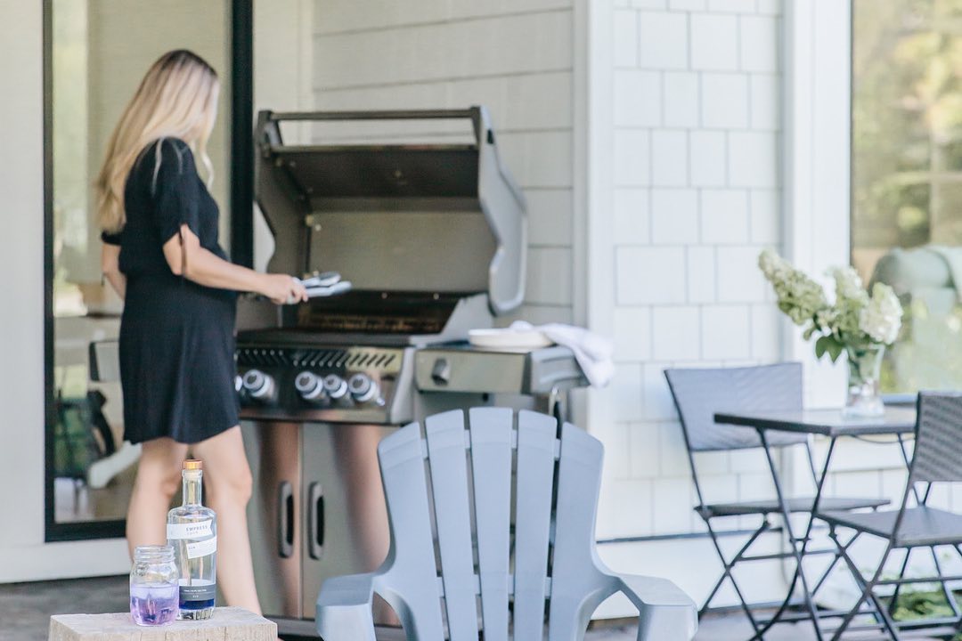 NapoleonProduct's tweet photo. @kvbijou surprised her husband Terry with this @napoleonproduct grill last summer &amp; they absolutely love it! They definitely love to live outside during these warmer months &amp; bbq daily. They are still trying to figure out what to put above it… a clock? Art? What do you think? https://t.co/tykFLJaEjS