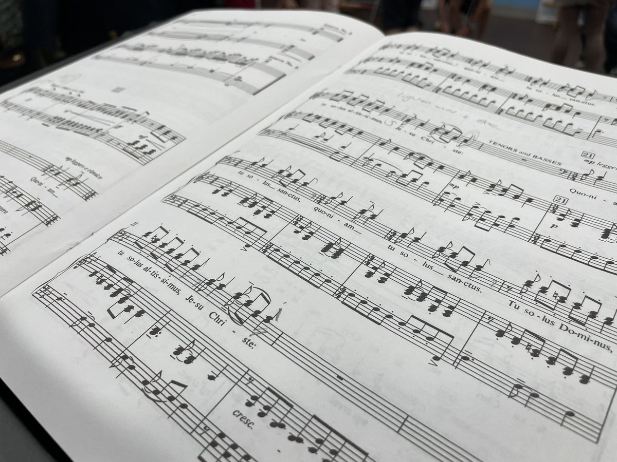 After 541 days, it was great to finally be back together in person with Spelthorne Choral Society last night. What better way to start the term but with a couple of Glorias!  #backtosinging #conductinglife #somesenseofnormality