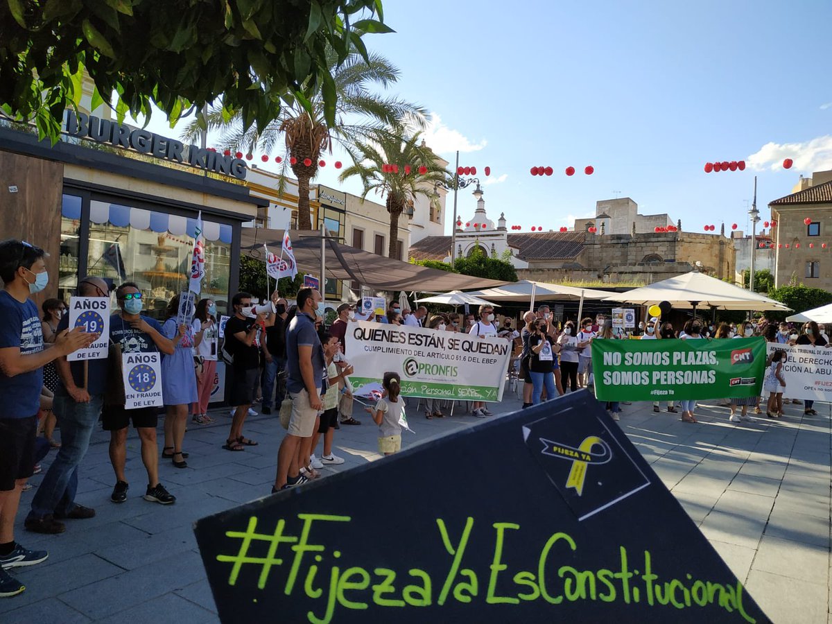 AnaRive58829474's tweet photo. Fijeza ya es constitucional!!!! Los que están se quedan!!!!!!!!!! #FijezaYaEsConstitucional @GFVara https://t.co/Kh3JpjCmLY