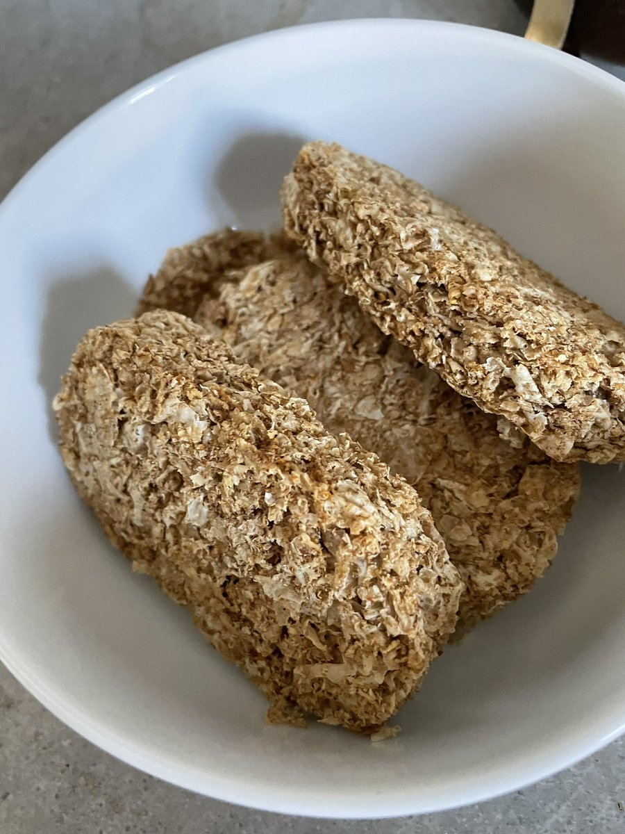 tomjbarry's tweet photo. Eating the rogue odd Weetabix at the end of the packet to restore order to the universe https://t.co/5UEk1susGY