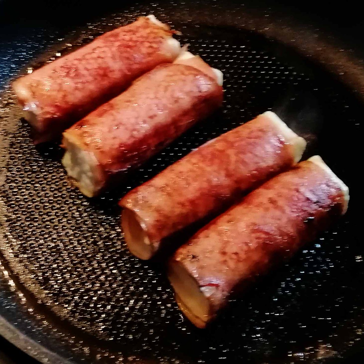 MikeKocht's tweet photo. #LowCarb #Twooking am Dienstag:
#Belugalinsen mit orientalischem Touch.
Dazu #Schafkäse (#Feta) im #Schinkenmantel

https://t.co/1phc21Mo7W https://t.co/K3OrmMiRGx