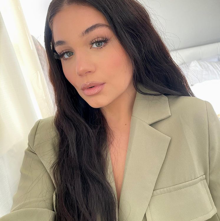 Salon_Perfect's tweet photo. 🥝Obsessed with these matcha vibes! @BlissfullBri_ rocking Salon Perfect Light and Fluffy's in 694

#Salonperfect #Walmartexclusive #lashes #makeuplooks #drugstorebeauty #drugstorefinds #greenoutfit https://t.co/rmvHlTlSjD