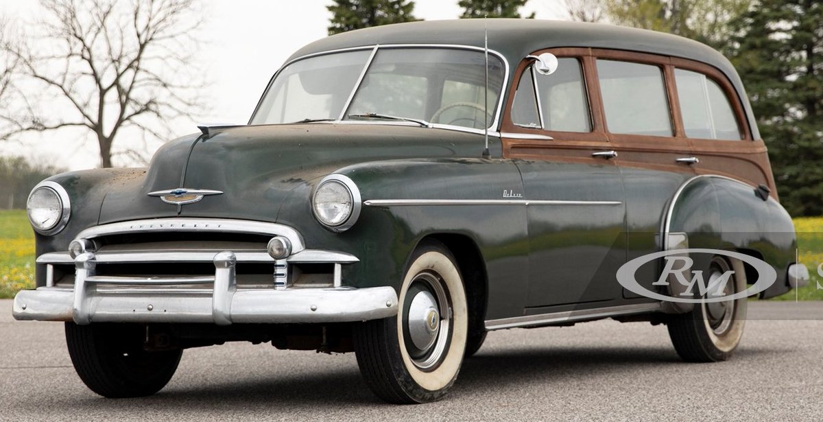 UltimativCars's tweet photo. #AuburnFall2021

The 1950 #Chevrolet #Styleline #Deluxe was made in 922,982 units, of which 166,995 were #StationWagon|s.

This well-preserved Station Wagon [code: #HK2119], #Crystal #Green Met.-painted, was est. at US$10-14k (8.4-11.8k €) to be SOLD at US$21,000 (17.700 €). https://t.co/ALph9Hr9hg