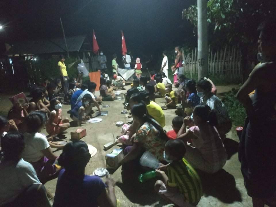 KhinLPW's tweet photo. Candlelight strike figuring  ‘NUG’ by residents from Salingyi Tsp to show their support to @NUGMyanmar &amp; banging pots &amp; pans to overthrow military dictatorship. #WhatsHappeningInMyanmar #Sep7Coup https://t.co/UX8Xy4i8K7