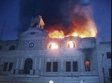 7 de setiembre de 2006, el funesto día en que incendiaron el Palacio Municipal de #Chiclayo. Recordar para no repetir. 15 años. @gentedechiclayo