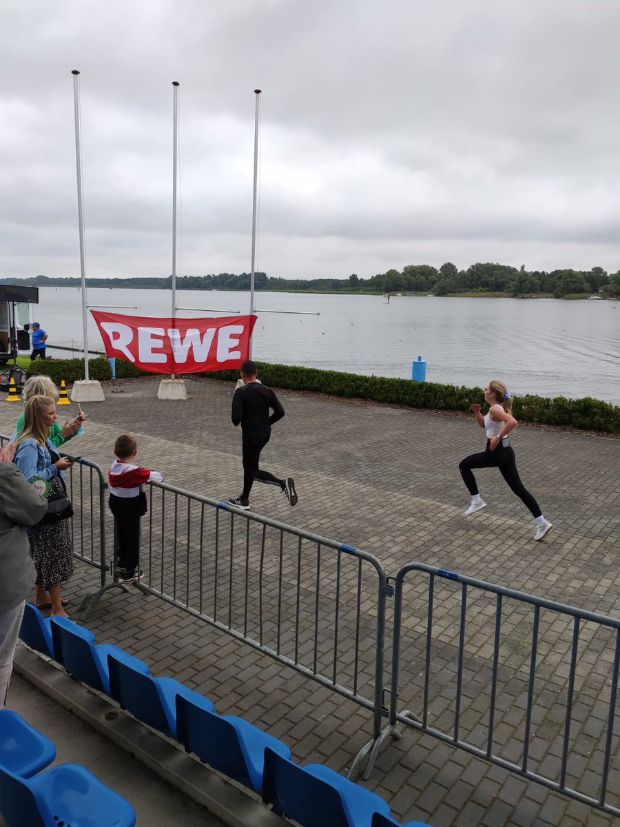 DagisTini's tweet photo. am Wochenende bin ich das erste Mal seit 2019 wieder bei einem öffentlichen Lauf mitgelaufen… und das erste Mal war mein Freund mit dabei zur Unterstützung… war wirklich ein tolles Gefühl🥴🥺🤍 https://t.co/w9FRV6sK5K