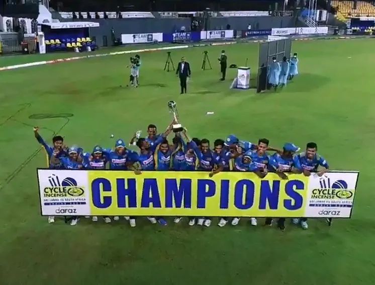 lakshimaal's tweet photo. Thank you Gentlemen!

For the little break from all the bad news.

Forward is the way 🇱🇰💪🏆

#SriLankaCricket https://t.co/k03E1KrWlh