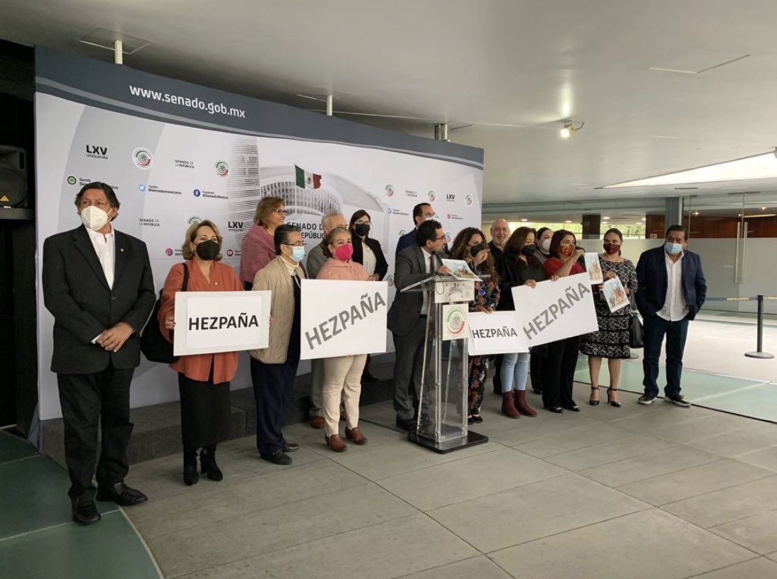 LillyTellez's tweet photo. ¡Qué buena foto!
Genial autorretrato de la ignorancia de Morena👇🏻 https://t.co/aCvbuf6mrc