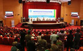 ALERTEINFO8's tweet photo. Au Mali, le gouvernement envisage "la constitution d’un panel de hautes personnalités apolitiques" pour les assises nationales", a fait savoir lundi, le ministre de la Refondation de l’Etat, Ibrahim Maïga, lors d’une rencontre avec les partis politiques.
https://t.co/uHJA8Tc8lo https://t.co/ZzT3tQN9gg