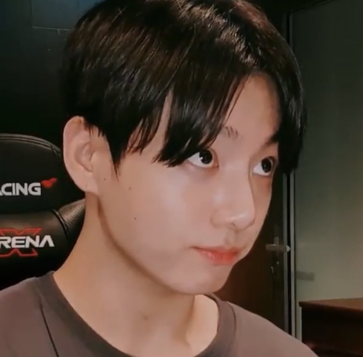 lachAUsso's tweet photo. jungkook, hoseok

no suggestions. https://t.co/g3NsRzp4OM