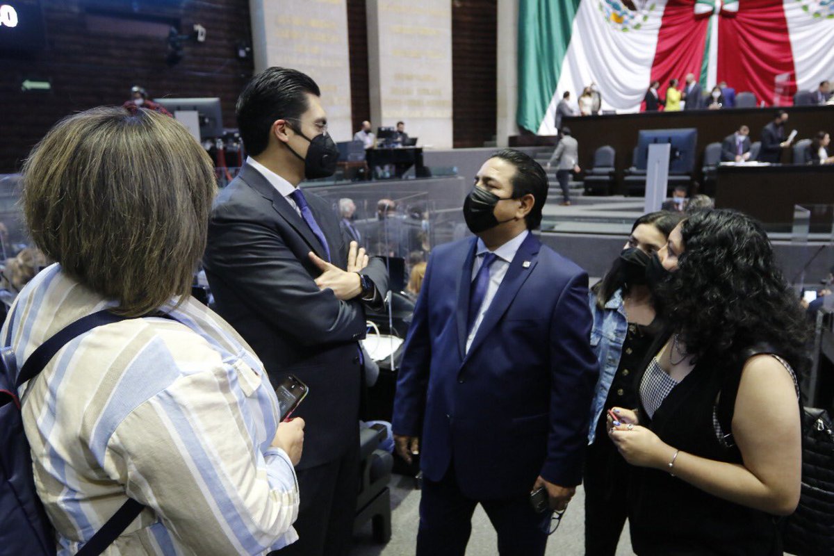 JorgeRoHe's tweet photo. Las mujeres y especialmente las originarias de pueblos indígenas, cuentan con @AccionNacional @diputadospan para defender sus derechos y eliminar las desigualdades. Sesión Ordinaria Semipresencial de @Mx_Diputados  #Efeméride conmemoración #DíadelaMujerIndígena https://t.co/T5z2TiQCKE