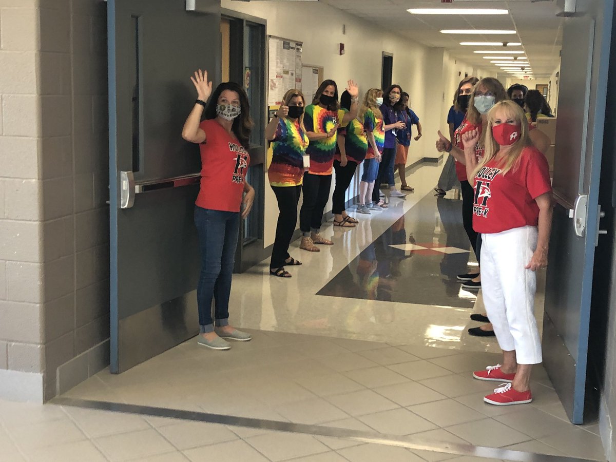 BrianBartalo's tweet photo. Back to School Night at Holley Elementary. What a way to start! #Family https://t.co/Rn8BPOcNxa