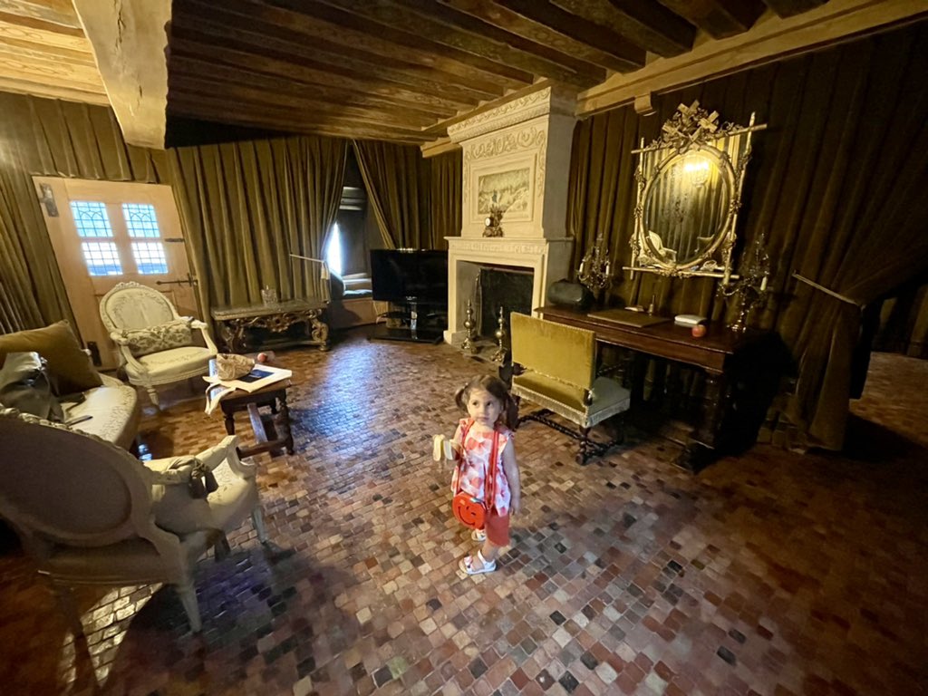LeaVerou's tweet photo. I have been to many conferences, and stayed in many hotels but nothing quite compares with this 13th century castle that @DevBreak21 is in. I’m in awe of this place. This is just our room 🤯 https://t.co/M5AqREuBsh