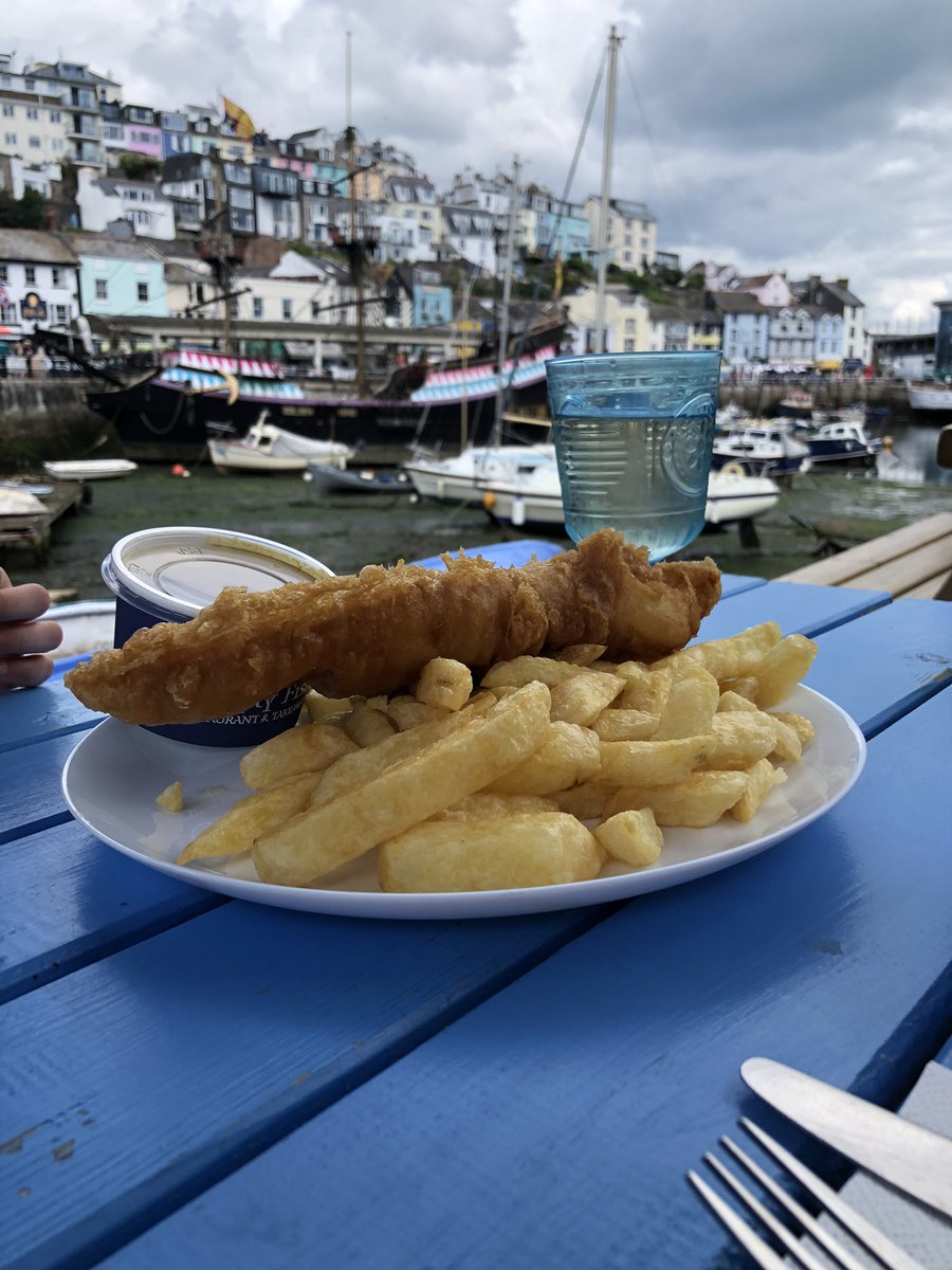 Remembering the best #fishandchips  in Brixham Devon @ simply fish right on the harbour. Not had fish & chips since as it was perfect & I think I’ll keep it that way for now. @Rick_Stein where’s your best fish and chips from?
#simplyfish #brixham #rosewine #whataview