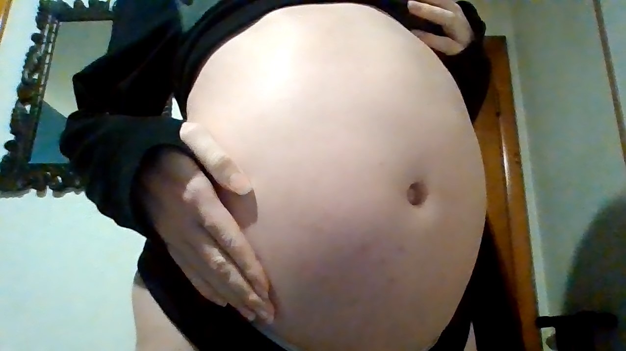 belly stuffing XユーザーのGummy (they/them) 🖤🤍💚🤍🖤さん: 「End-of-the-day belly stuffing  session results (vid's uploading now)..~ 💙 https://t.co/Fer3eJ7tlH」 / X