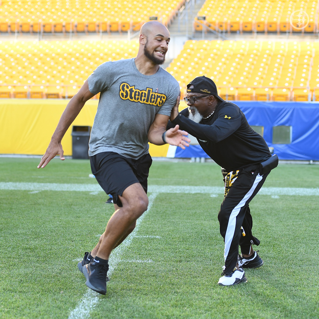 Having some fun tonight with some military veterans at the 13th annual Heroes at @heinzfield.