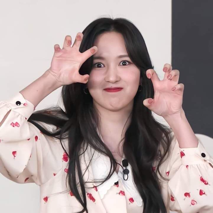 hii welcome to the mina thinking account!! rt to spread the word and follow me for more content about mina. thank you 💕

#미나 #MINA #ミナ <a href="/JYPETWICE/">TWICE</a>