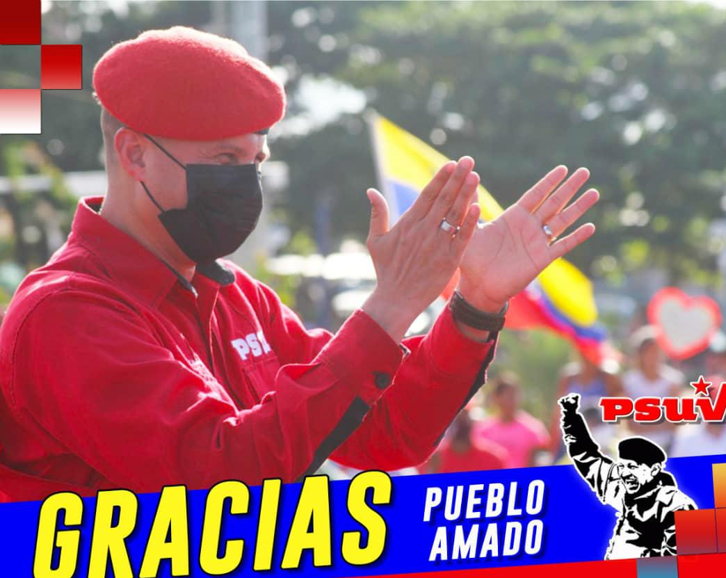 gracielavcnt's tweet photo. Las bases gritaban Christian Medina Macero. Ese es ese es. Nunca escuché Marcano. Es más ni recibio apoyo en las postulaciones. 
#ChristianMedinaEsLaEsperanzaDeBolivar 
#DeVueltaChavezConChristianMedina
@NicolasMaduro @dcabellor @PartidoPSUV @ConCiliaFlores
@MazoDando4F https://t.co/RfDM28NG0C