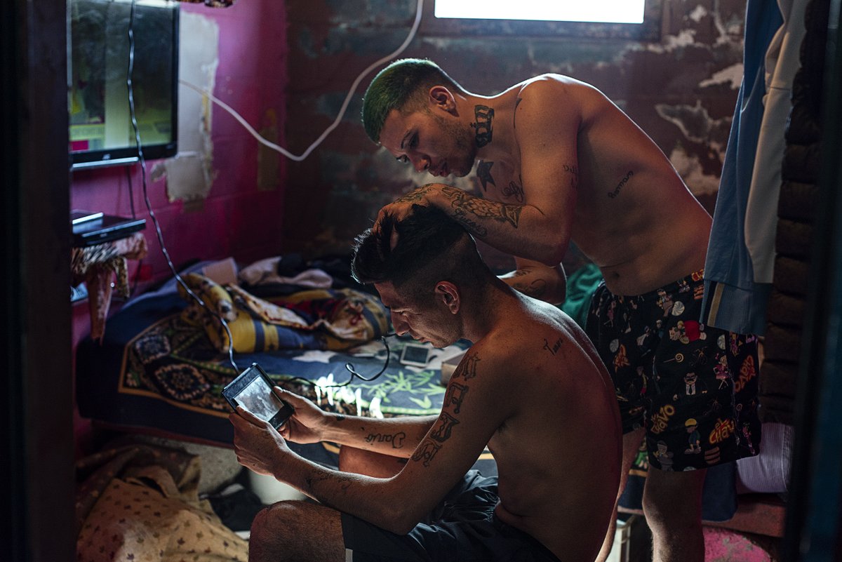 📷Lo real no destiñe, de <a href="/ericavoget/">Erica Voget</a> &amp; Bernardo Greco, en el Festival <a href="/santpoldoc/">santpoldoc</a> del 9 al 15 de octubre. 

Su trabajo trata sobre el contexto de encierro de las personas transexuales y transgénero la Unidad Penitenciaria de Florencia Varela, en Buenos Aires (Argentina).