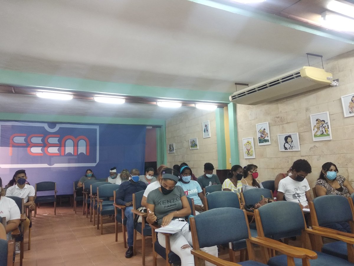 ArletyCuba's tweet photo. Ahora: se realiza reunión conjunta de los miembros de la esfera educacional y los presidentes de la FEEM de la UJC_Habana. Espacio informativo y de reflexión para continuar el trabajo de la organización 🇨🇺❤️🇨🇺 
#SomosContinuidad #SomosCuba https://t.co/ZoDNQazkuk